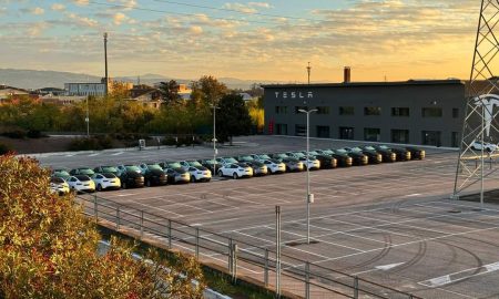 Tesla-italy-verona-center-celebration