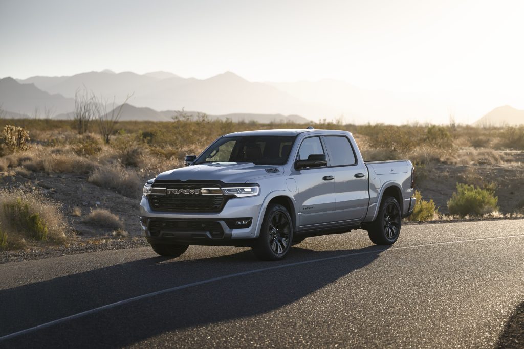 Stellantis unveils 2025 Ram 1500 ‘Ramcharger’ with gas tank and battery
