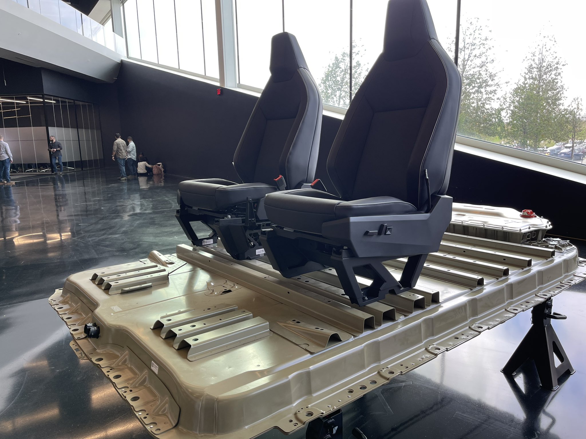 tesla-cybertruck-battery-seats