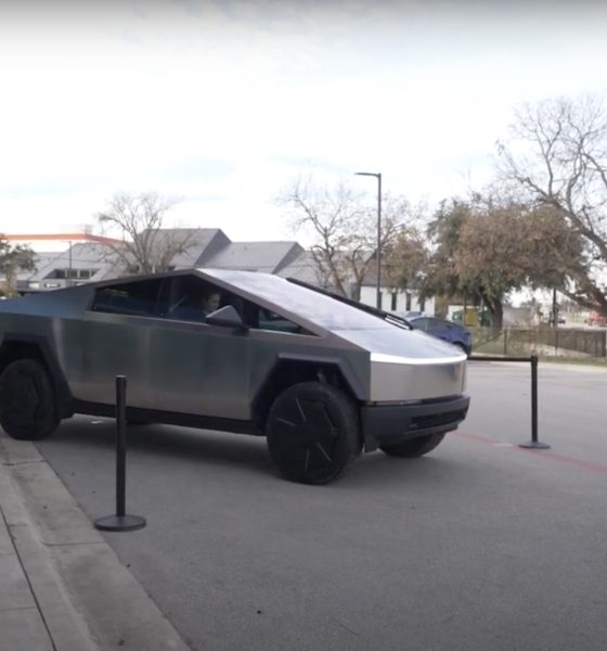 Tesla-cybertruck-foundation-edition-delivery