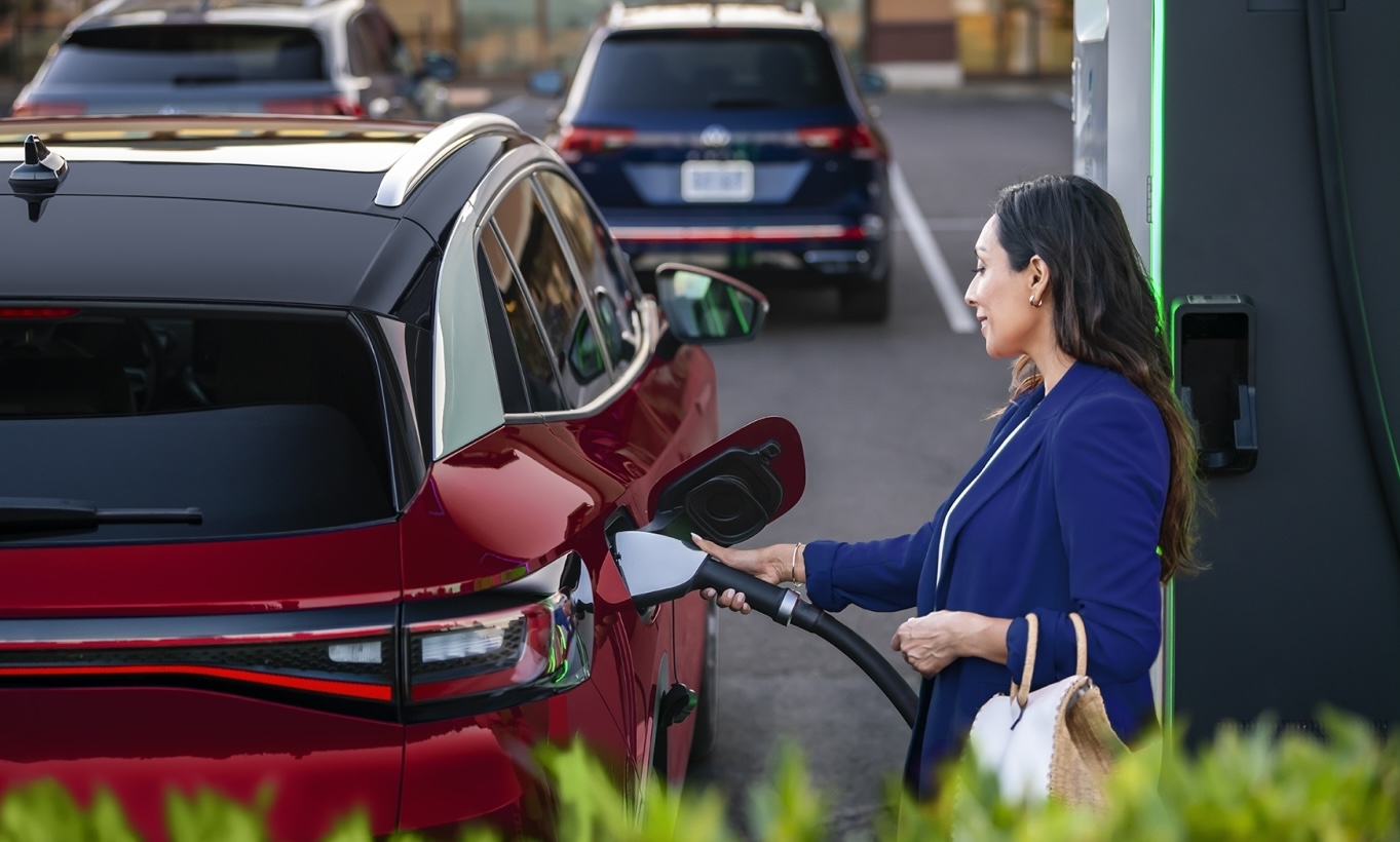 Volkswagen ID.4 gets access to Plug&Charge at Electrify America stations