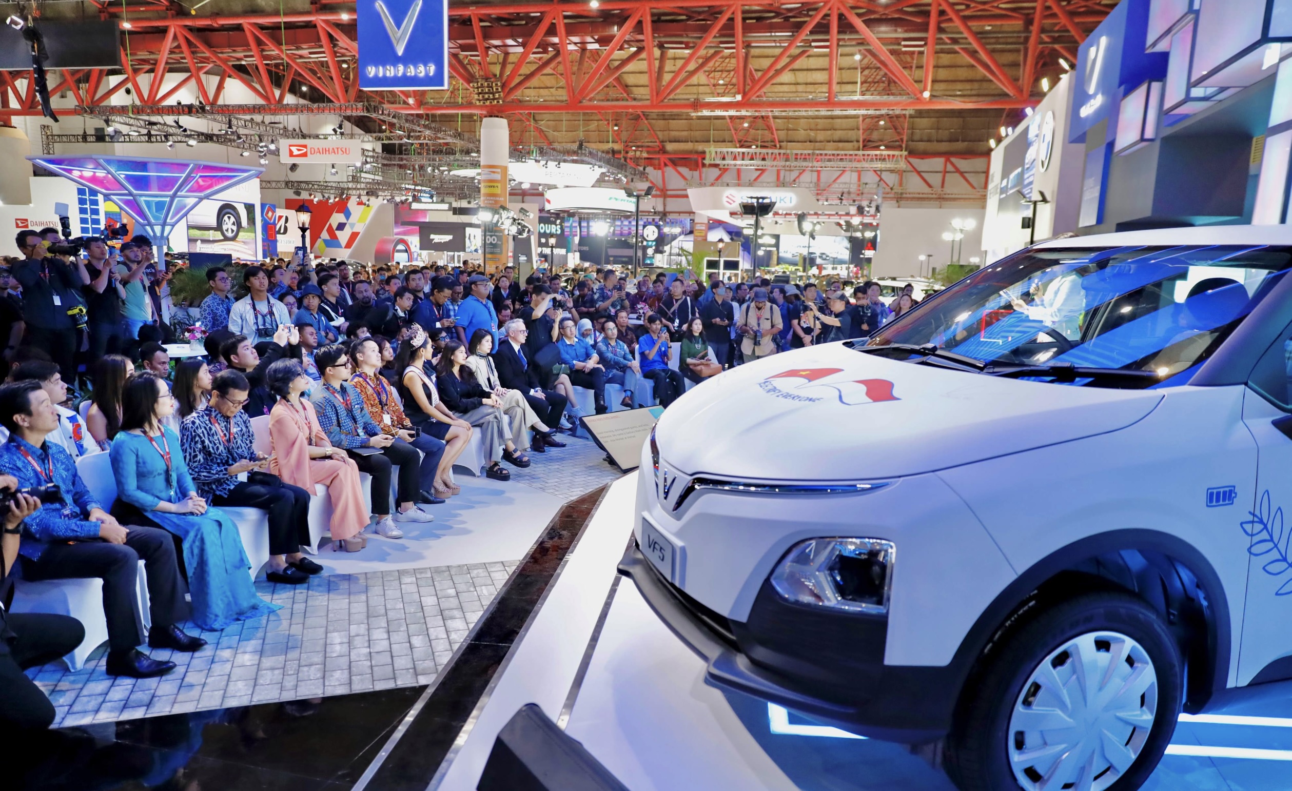Penjualan VinFast VF e34 E-SUV dimulai di Indonesia