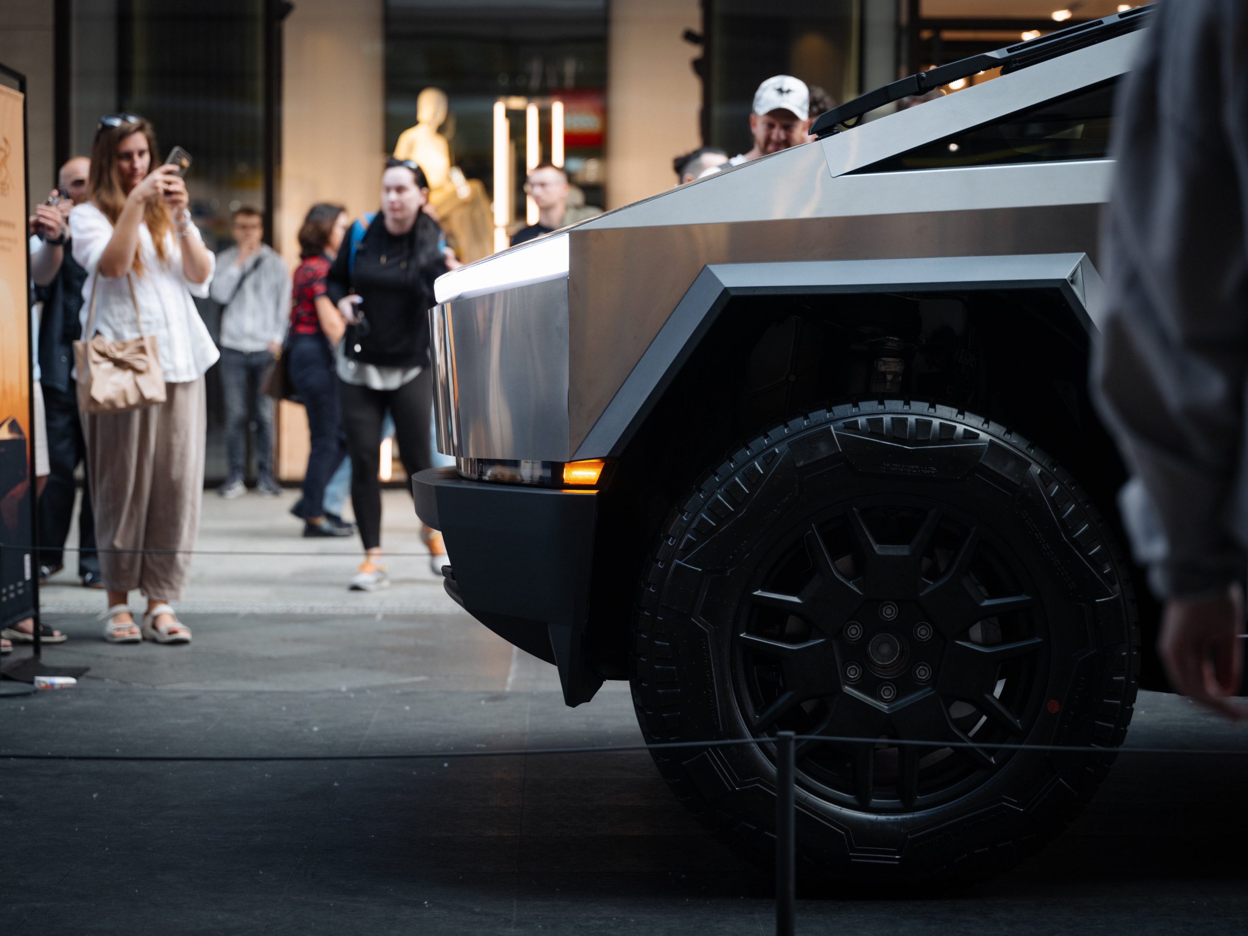 Tesla Cybertruck ‘Odyssey’ display tour makes its way to Mall of Berlin Auto Recent