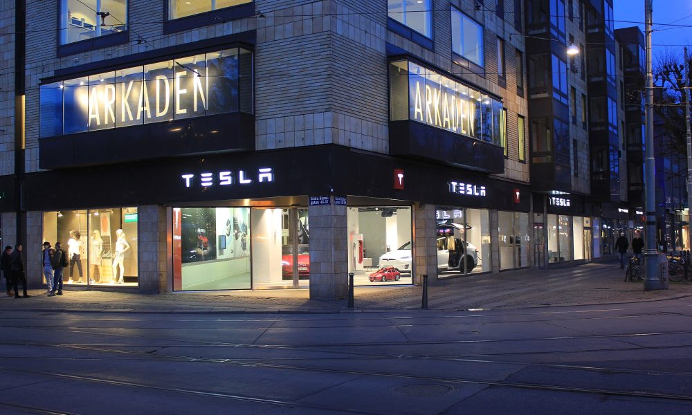 Swedish union rep pissed that Tesla is working around a postal blockade they started