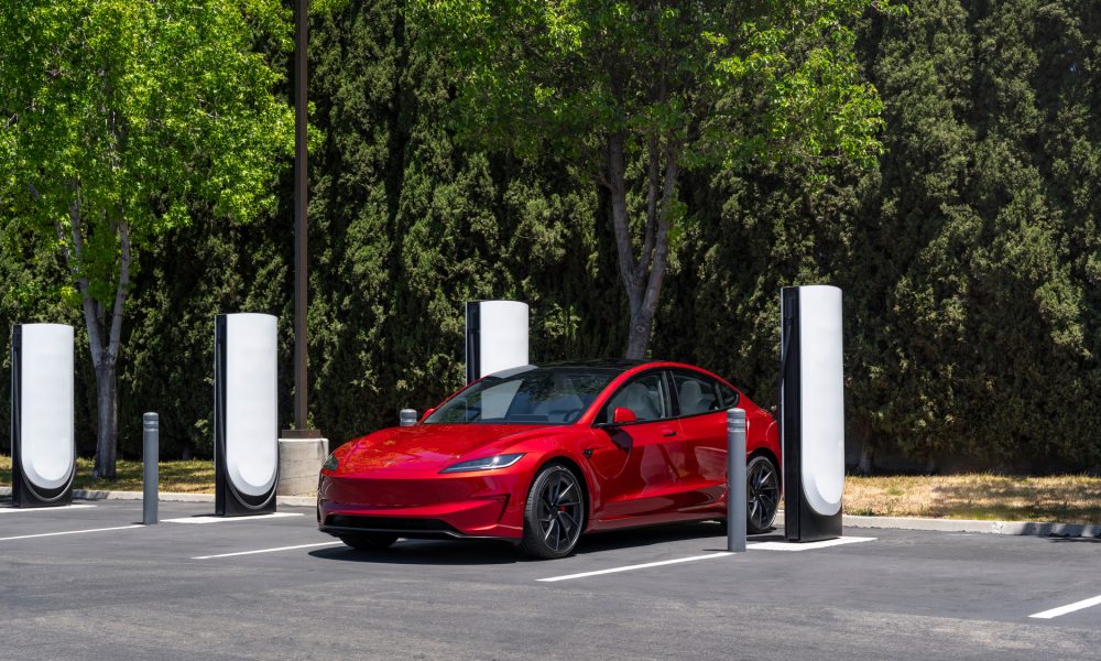 Tesla Model 3 ingyenes töltés egy évig – időkorlátozott ajánlat